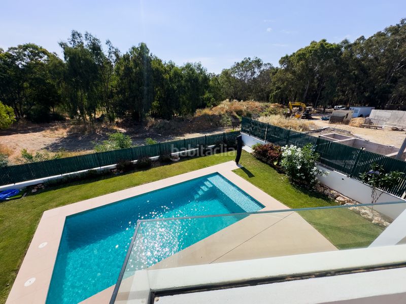 Foto 7d72d7b5-0a78-45e8-988c-c39a958c216b. Casa amb aparcament piscina a Nueva Atalaya Estepona