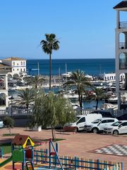 Casa adossada a Puerto de la Duquesa. Adosado en puerto la duquesa con solárium, vistas al mar y garaj