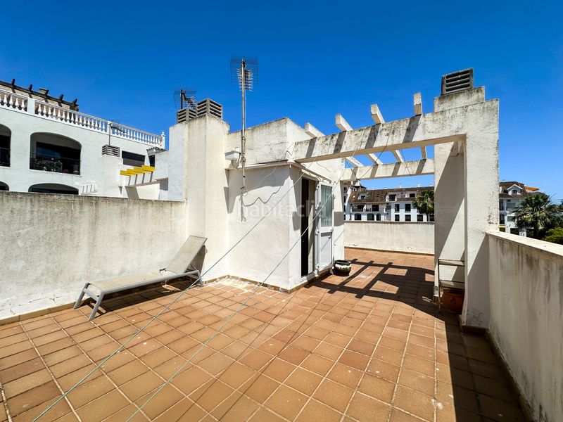 Foto 4f2ec39a-26a7-4123-ba0d-c6829a14f33b. Casa adossada amb aparcament a Puerto de la Duquesa Manilva