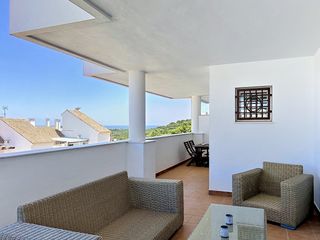 Rez-de-chaussée à Alcaidesa 10. Apartamento alcaidesa, vistas panoramicas.