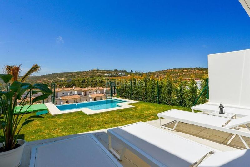 Foto 8e968381-5736-4a41-b9ab-6ce2c4e8d76c. Casa adossada amb aparcament piscina a Chullera Manilva