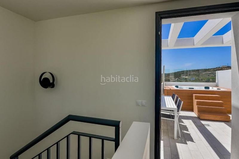 Foto 4629968f-95e6-45d6-b9c0-22e3d4a91f51. Casa aparellada amb aparcament piscina a Chullera Manilva