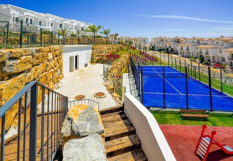 Foto e1c95ea1-0c6c-411a-9d89-db2e44ff9076. Casa aparellada amb aparcament piscina a Chullera Manilva