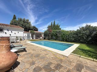 Casa a Manilva Pueblo. Casa independiente con estilo andaluz en manilva, jardin tropica