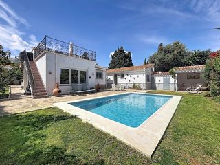 Casa a Manilva Pueblo. Casa independiente con estilo andaluz en manilva, jardin tropica
