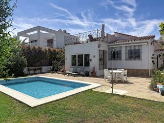 Casa a Manilva Pueblo. Casa independiente con estilo andaluz en manilva, jardin tropica
