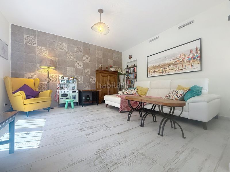 Foto f08a7657-8704-4321-a2ac-5b92af9603a4. Casa amb aparcament piscina a Manilva pueblo Manilva