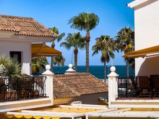 Appartement à Puerto de la Duquesa. Apartamento frente al mar y puerto
