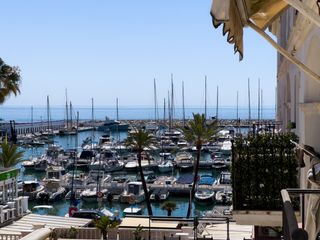 Apartment in Puerto de la Duquesa. Apartamento reformado en puerto deportivo