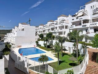 Àtic a Valle Romano Golf. Ático con solárium y vistas al golf, la montaña y el mar en vall