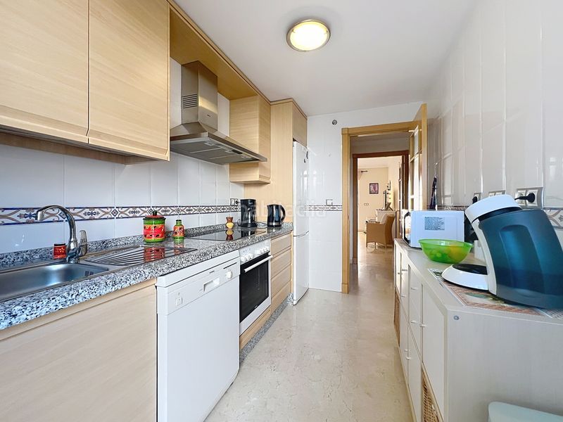 Foto 0e293116-8ec5-4391-ba1a-49f36eec74d1. Apartament amb aparcament piscina a San Luis de Sabinillas Manilva