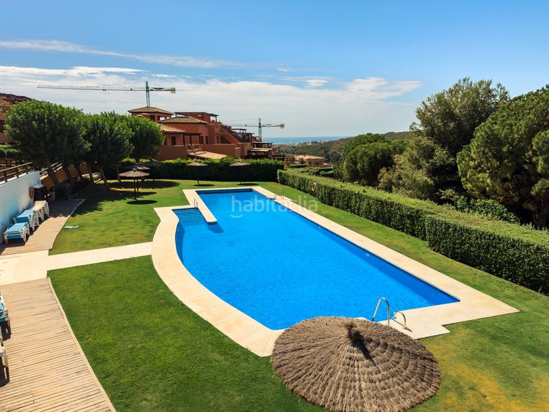 Foto ce56de89-c1cc-4524-ae71-3bd1a5d8580c. Attico con riscaldamento parcheggio piscina in Casares golf - Casares del sol Casares
