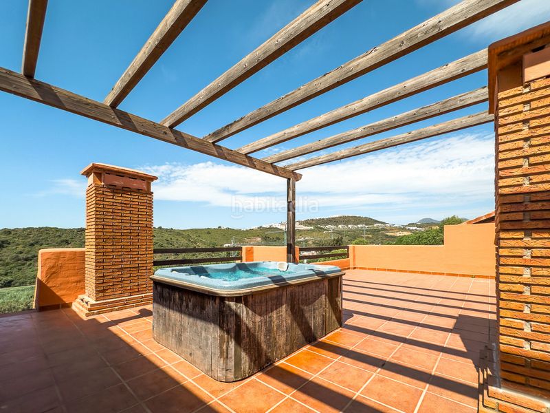 Foto ec7f41a3-e78e-4606-b184-454a500f120a. Attico con riscaldamento parcheggio piscina in Casares golf - Casares del sol Casares