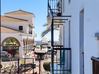 Loft a Puerto de la Duquesa. Estudio reformado con licencia turística a pocos pasos del mar