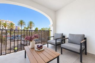Piccolo appartamento in Puerto de la Duquesa. Precioso apartamento de 2 dormitorios reformado con licencia tur