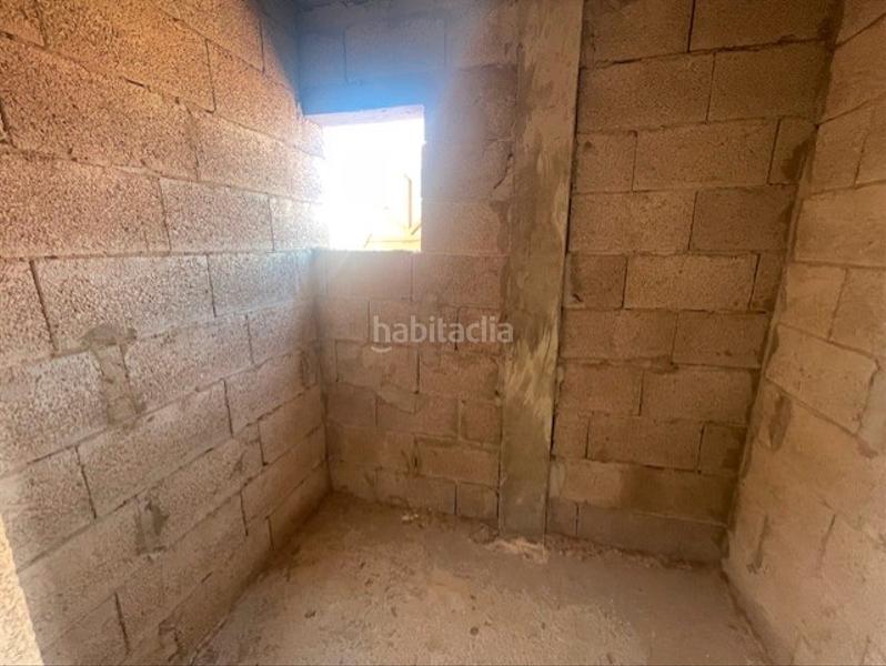 Foto e0a8a73c-f1a3-4d61-97cb-2cf047f966fb. Casa pareada vecindario. chalet pareado en venta, en zona residencial. para terminar. en Santa Lucía de Tirajana