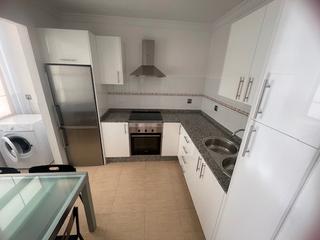 Location Appartement  Calle poema la maleta. Vecindario. se alquila vivienda muy céntrica con 3 dormitorios,