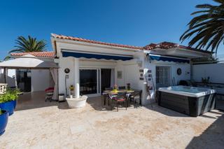 Casa a Avenida touroperador finnmatkat 5. Amplio bungalow con garaje en una zona tranquila en campo intern