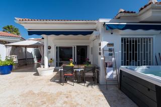 Casa a Avenida touroperador finnmatkat 5. Amplio bungalow con garaje en una zona tranquila en campo intern