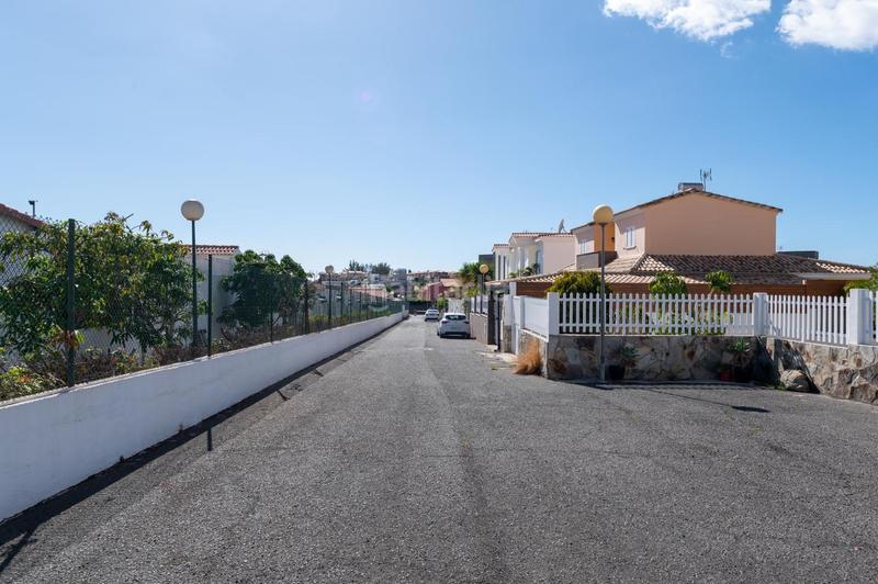 Foto 0f3875a3-f263-46cd-8383-97b3ba75b417. Xalet amb aparcament piscina a Sonnenland San Bartolomé de Tirajana