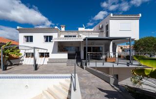 Xalet a Sonnenland. Exclusiva villa independiente en sonnenland con piscina y garaje
