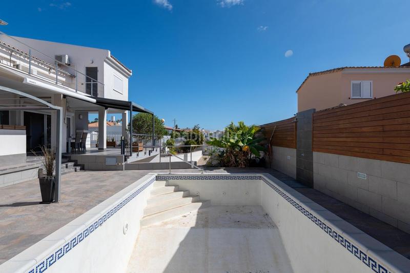 Foto a732873a-b024-4010-a87a-cf754b3a542f. Xalet amb aparcament piscina a Sonnenland San Bartolomé de Tirajana