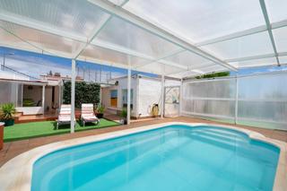 Casa a Calle calle orilla alta 97. Casa terrera con piscina privada y amplio jardín