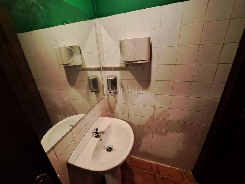 Foto c260254d-dedf-44c2-8d3c-d3bab82ab8c7. Alquiler local comercial en batalla de pavía 11 en Zaragoza