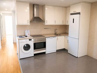 Miete Zweistöckige Wohnung in Calle de casto méndez núñez 31. Ático dúplex de tres dormitorios a 1 minuto de la plaza de españ