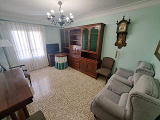 Pis  Calle de salvador minguijón. Piso de 3 dormitorios en las fuentes con ascensor y calefacción.