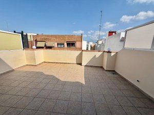 Rent Penthouse in Barrio Benicalap. Area servicios inmobiliarios alquila: