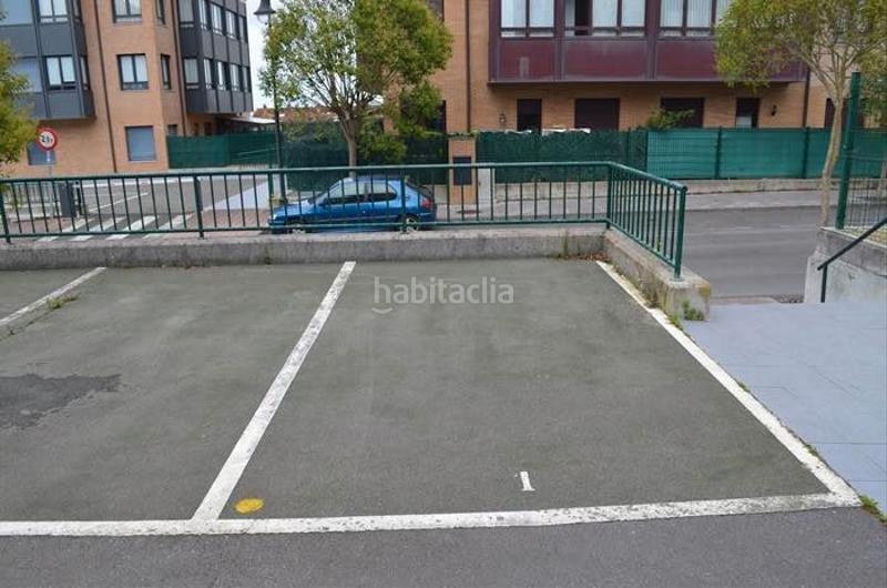 Foto 2b9c13f5-00c4-4c03-8b9a-4cf754343c03. Parking coche plazas exteriores pueblo en Llanes pueblo Llanes
