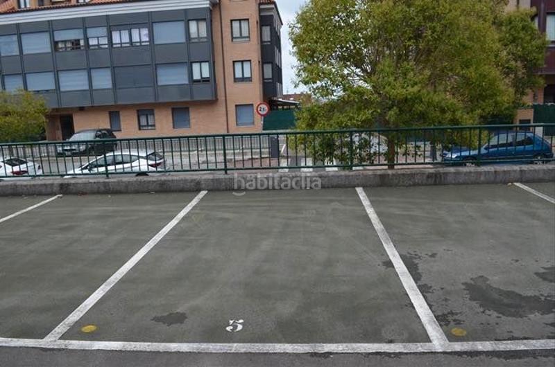 Foto 3a682159-d16e-4370-97b5-73e0fbde8409. Parking coche plazas exteriores pueblo en Llanes pueblo Llanes