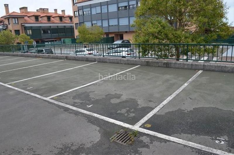 Foto 5cb4a3e2-8289-492a-83e4-b0b1d53758d7. Parking coche plazas exteriores pueblo en Llanes pueblo Llanes