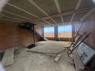 Casa adossada a Celorio-Poó-Parres. Casa sin terminar con vistas al mar y jardin