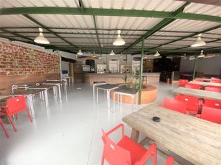 Local Comercial a Paseo de la república 7. Cerveceria-bar  con gran terraza privada i llanes centro