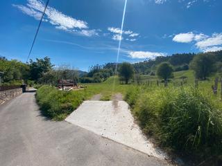 Terreny residencial a Vibaña-Ardisana-Caldueño. Parcela edif. junto al rio i concejo de llanes