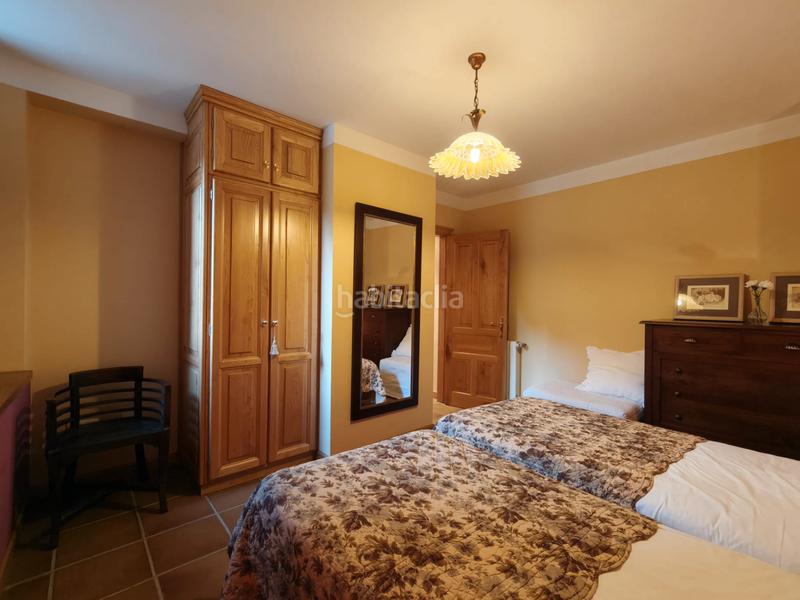 Foto a1d51753-2816-4e3f-95f1-0617444d943d. Casa amb xemeneia calefacció a Quirós