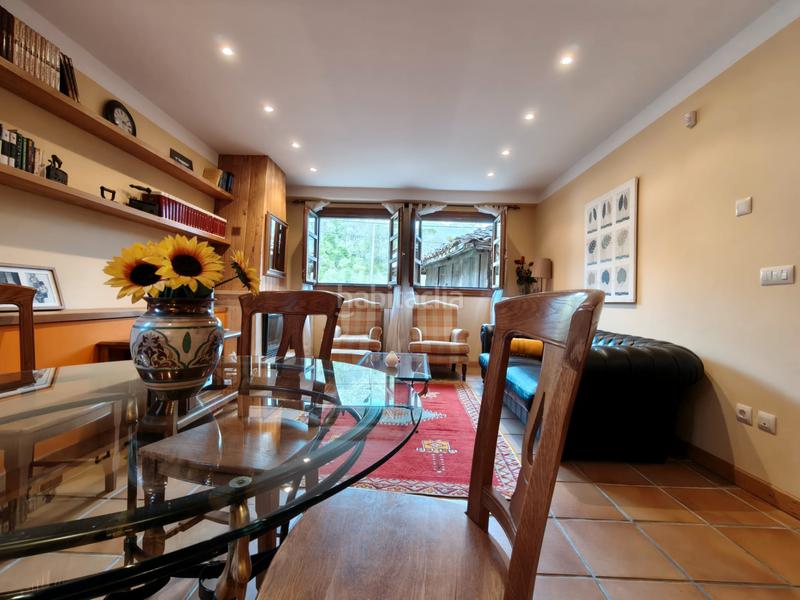 Foto ce0dc88f-100c-4051-8b80-54ae358968a8. Casa amb xemeneia calefacció a Quirós