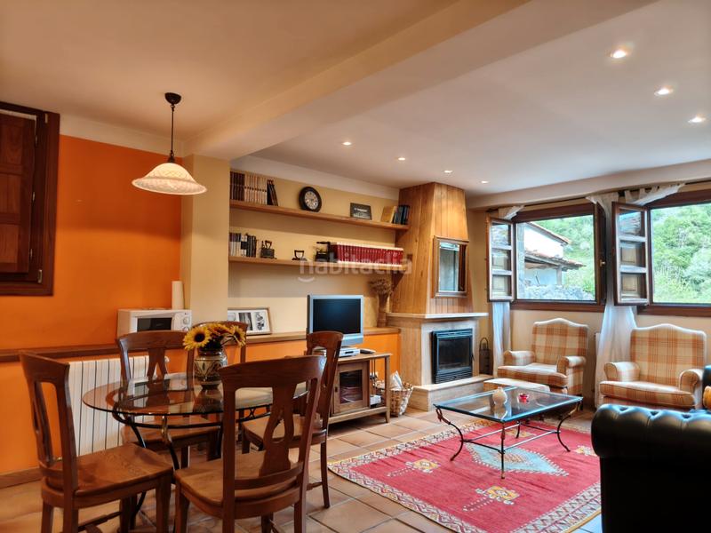 Foto e4b481bb-14fc-4e8d-99ad-986a6ec479de. Casa amb xemeneia calefacció a Quirós