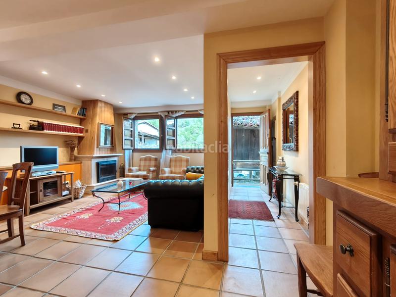 Foto 50015b82-9250-4929-97d7-c91fc9bb1772. Casa amb xemeneia calefacció a Quirós