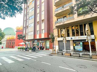 Lloguer Local Comercial a Pujada del castell. Traspasamos el restaurante el museo, ubicado justo enfrente del