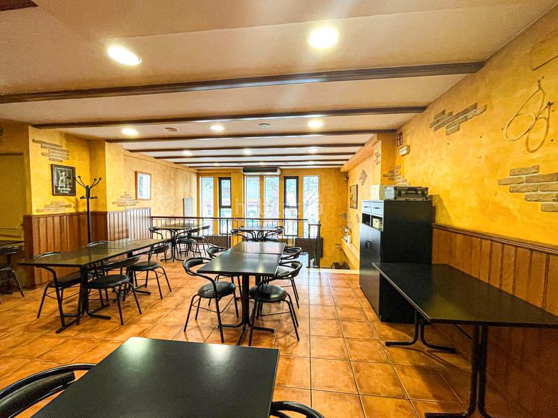 Foto 144bdcb6-db4f-4791-8276-1c59d17e70c2. Location local commercial dans pujada del castell dans Figueres