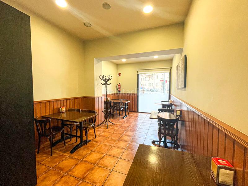 Foto 474f0fe5-2c20-43e4-9b82-7fcb4a805115. Location local commercial dans pujada del castell dans Figueres