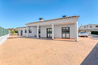 Xalet a Canigó 1. Casa unifamiliar en venta en cistella