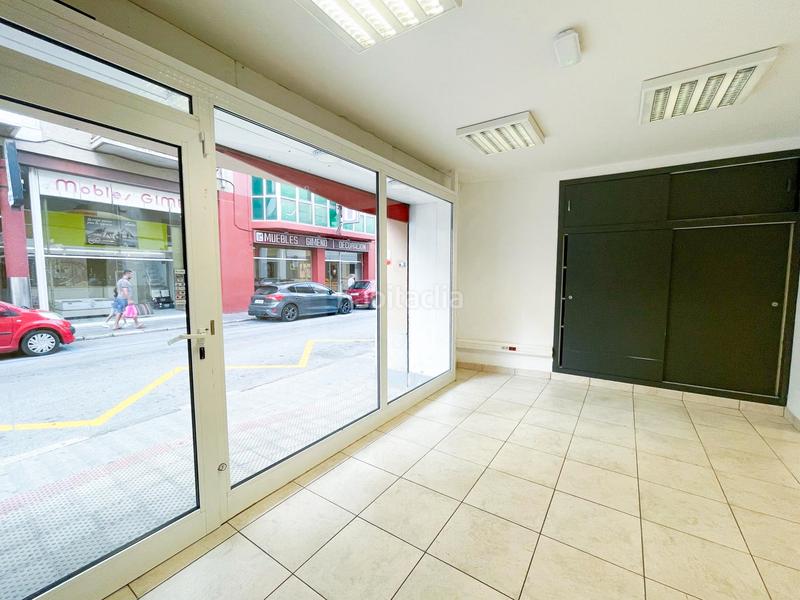 Foto b5fd67a5-8c8f-4633-b32c-6a28553579aa. Lloguer local comercial a mendez nuñez 22 a Centre Figueres