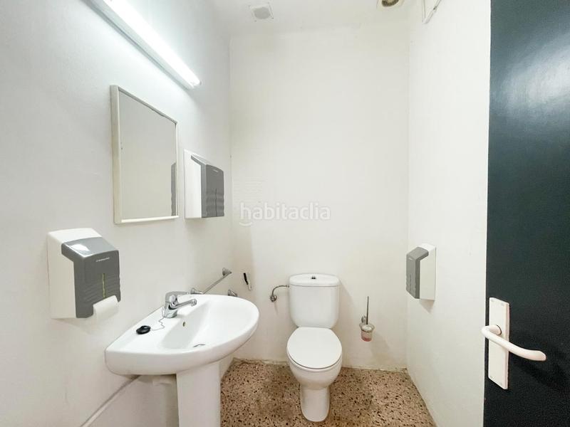 Foto e0adea97-8278-41da-bbd3-8e60f936c4f6. Lloguer local comercial a mendez nuñez 22 a Centre Figueres