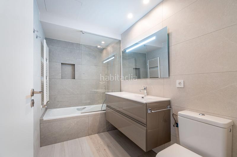 Foto 0f96d2fa-75ec-4f24-bca3-fd3ed9d3b985. Piso en carrer sant pau obra nova, 3 habitacions dobles, dos banys en Figueres