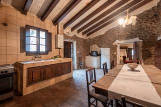 Xalet a Boadella i les escaules. Una casa rústica con historia en el centro de boadella