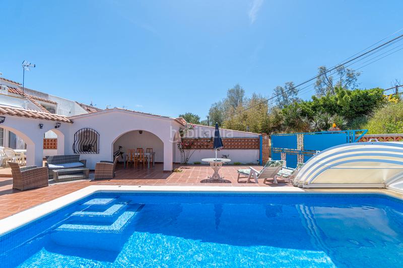 Foto 073d44b0-a4a4-4aec-8d84-9062febbc567. Chalet en carrer montseny casa 3 habitaciones con piscina en Empuriabrava